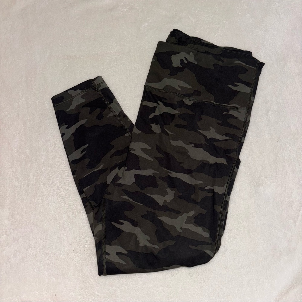Athleta Ultimate Camouflage Capri 7/8 leggings